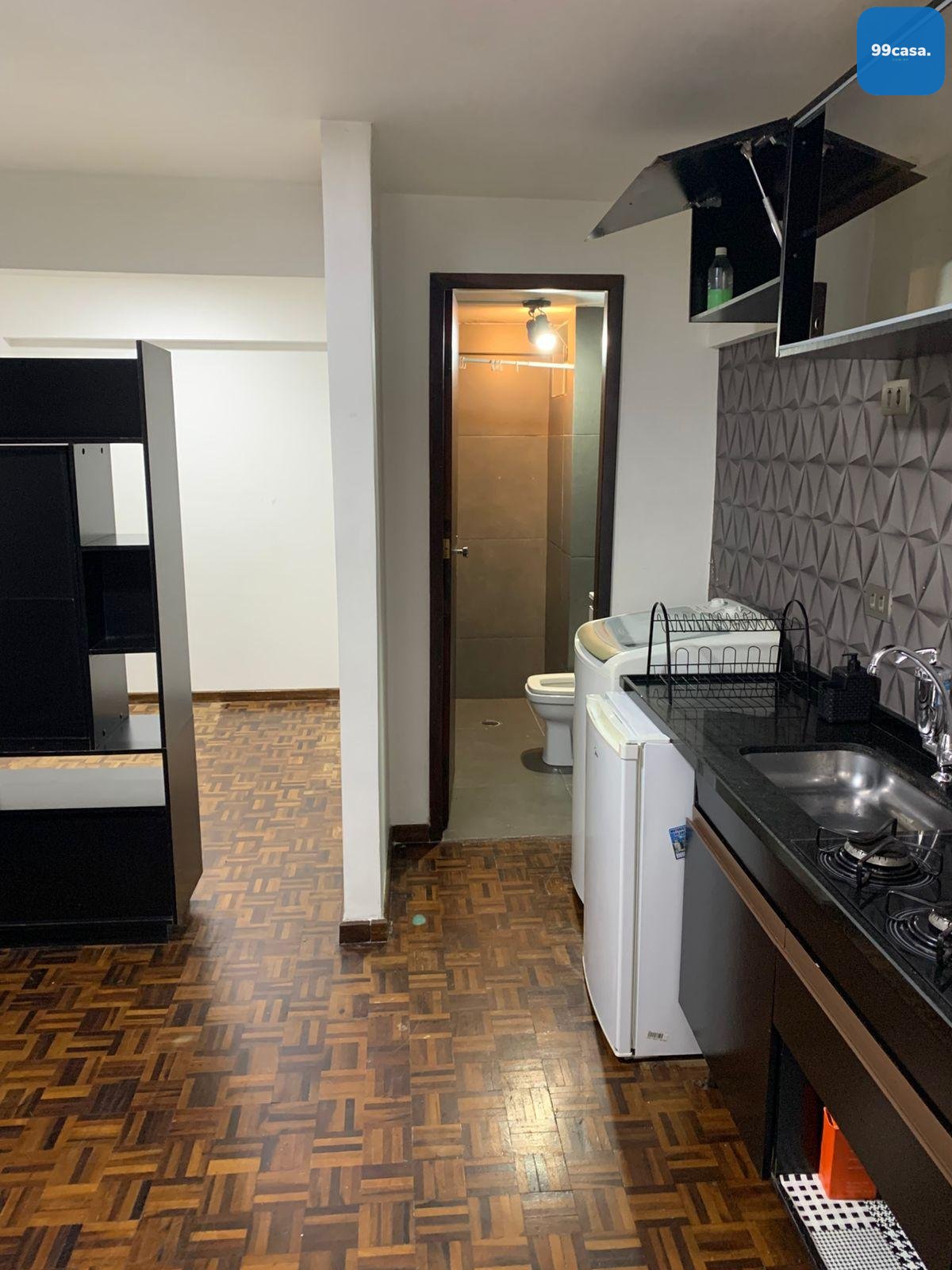 Quitinete à venda no Centro de Curitiba | Semi mobiliada | Pró...