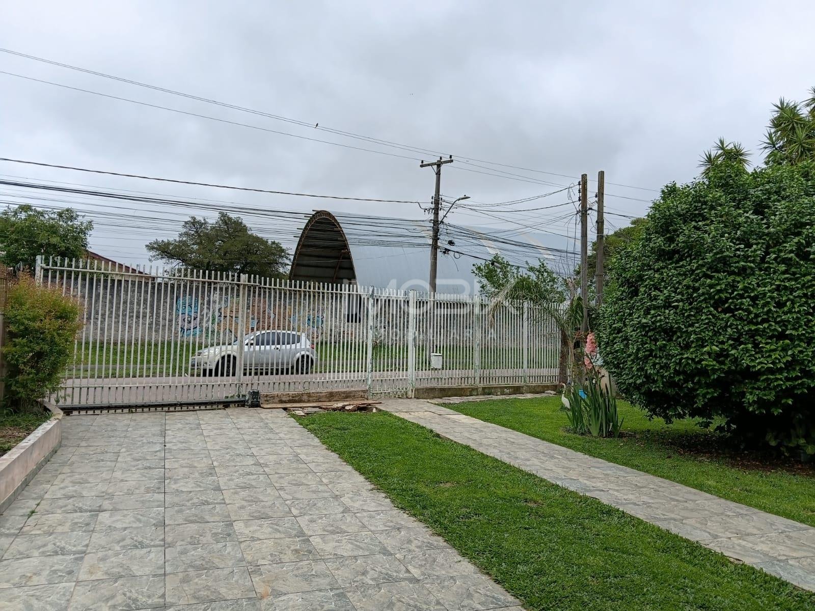 Casas à venda com amplo terreno medindo 630m - Planta Orleans...