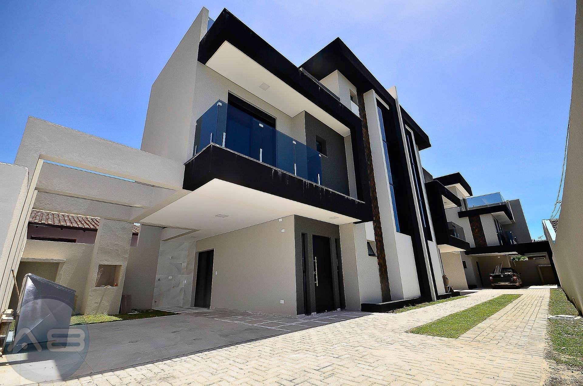 Sobrado em Condomínio no Xaxim  De R  850 mil por R  790 mil ...