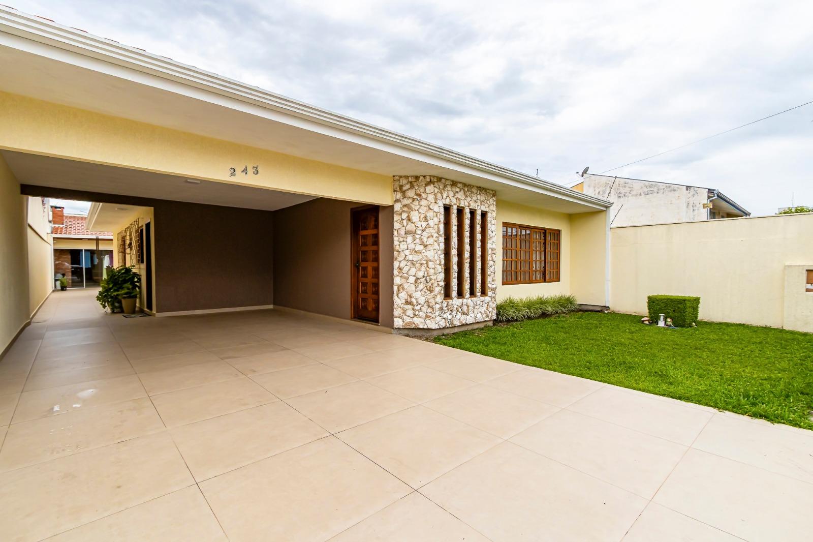 Casa à Venda no Capão da Imbuia | 4 Quartos, Suíte, Terreno 36...