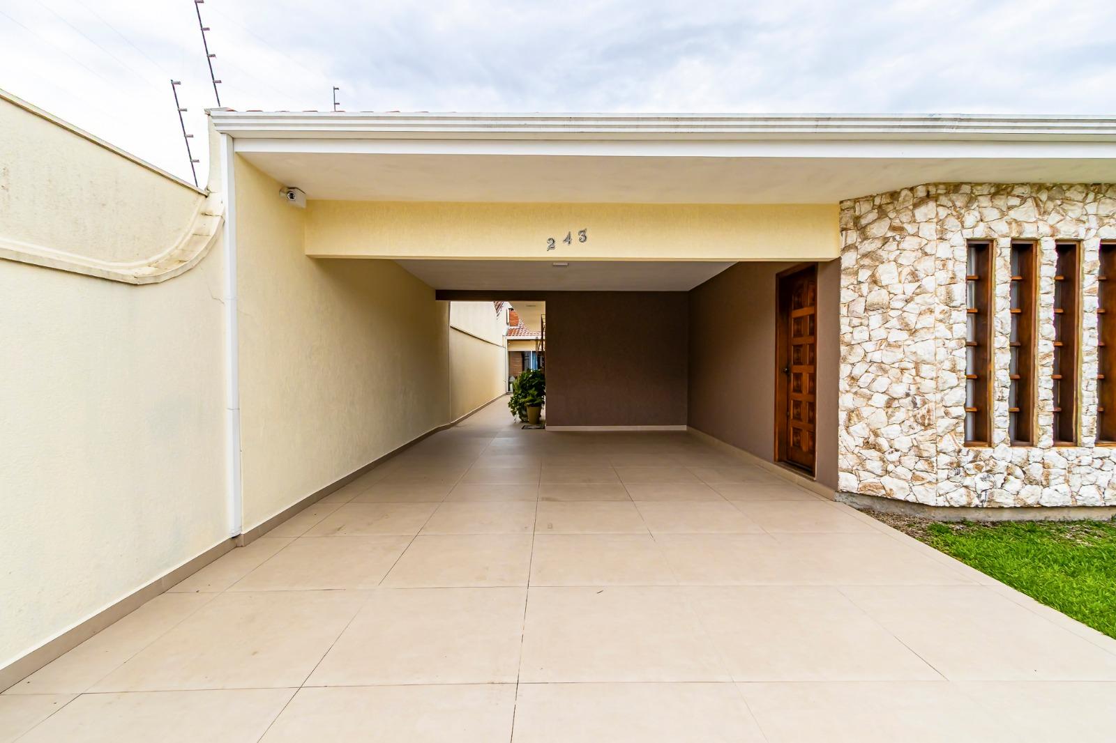 Casa à Venda no Capão da Imbuia | 4 Quartos, Suíte, Terreno 36...