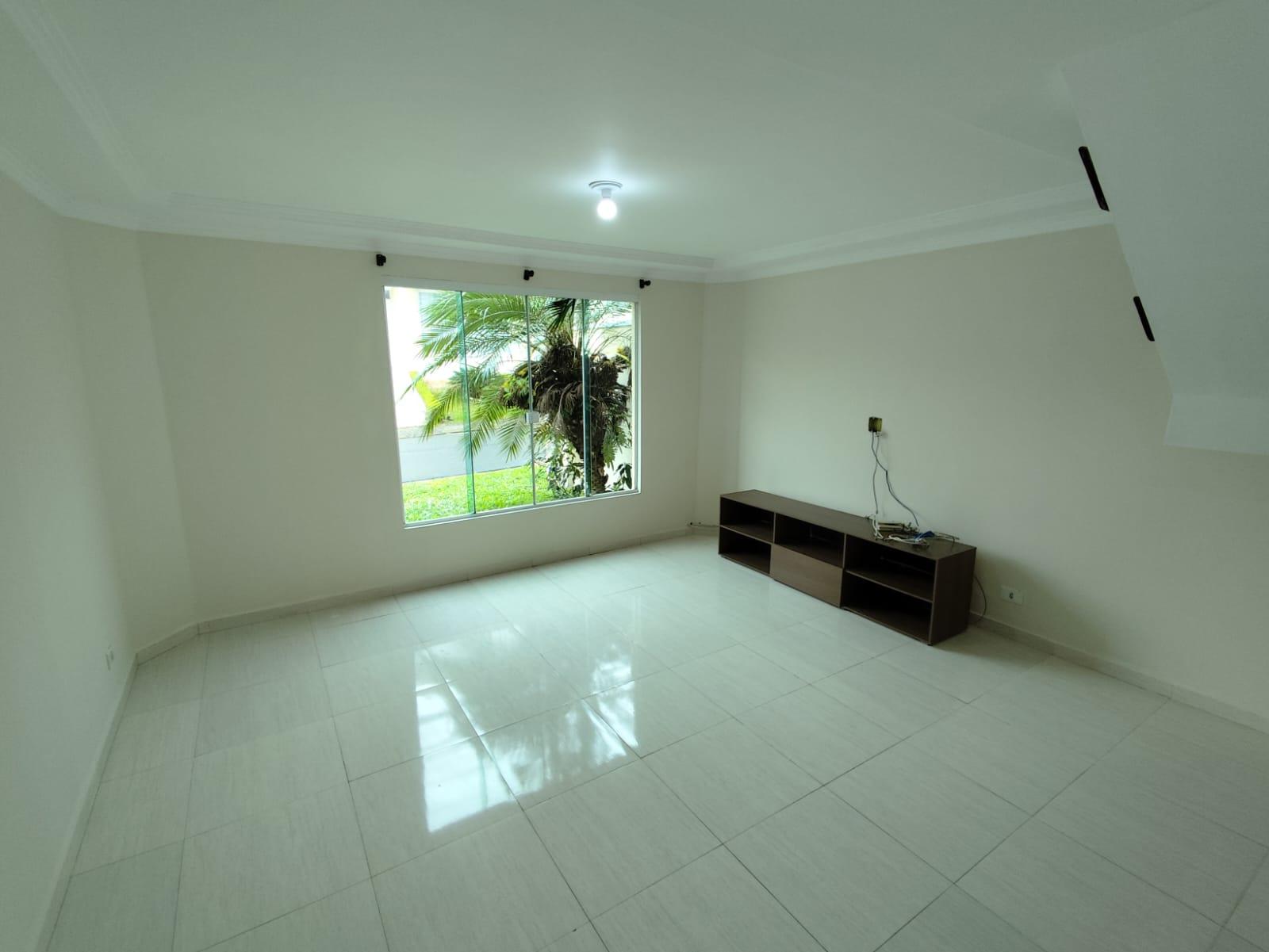 Sobrado no Condomínio Garibaldi das Azaléias à Venda | Barreir...