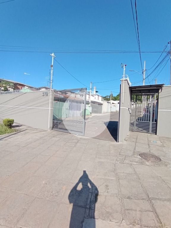 Sobrado à venda, 46 m  por R  200.000,00 - Santa Cândida - Cur...