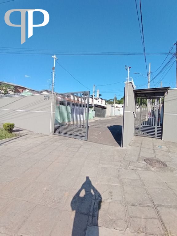 Sobrado à venda, 46 m  por R  200.000,00 - Santa Cândida - Cur...