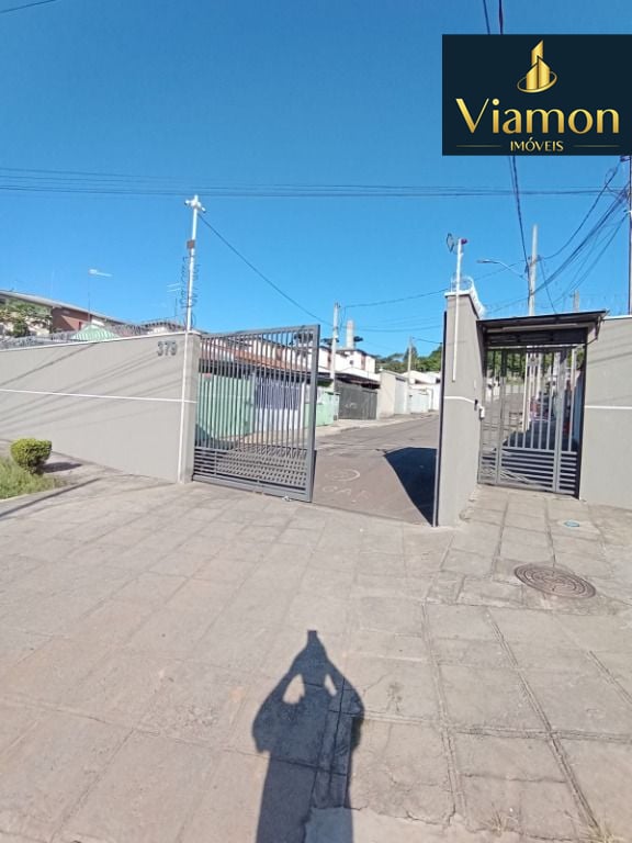 Sobrado à venda, 46 m  por R  200.000,00 - Santa Cândida - Cur...