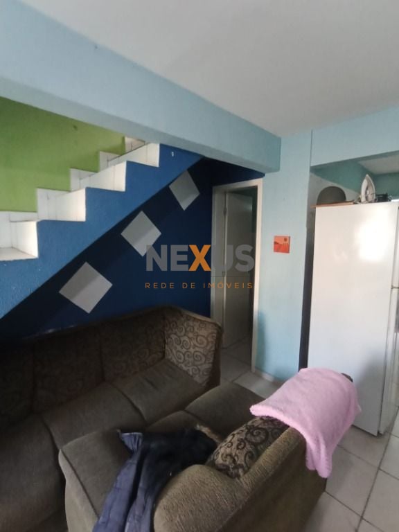 Sobrado à venda, 46 m  por R  200.000,00 - Santa Cândida - Cur...