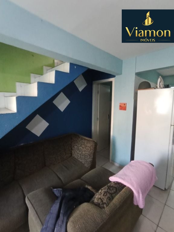 Sobrado à venda, 46 m  por R  200.000,00 - Santa Cândida - Cur...