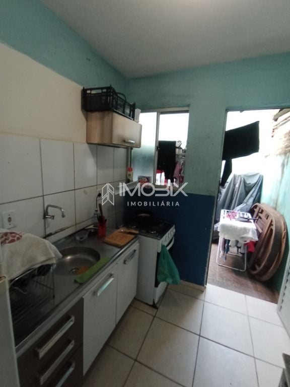 Sobrado à venda, 46 m  por R  200.000,00 - Santa Cândida - Cur...
