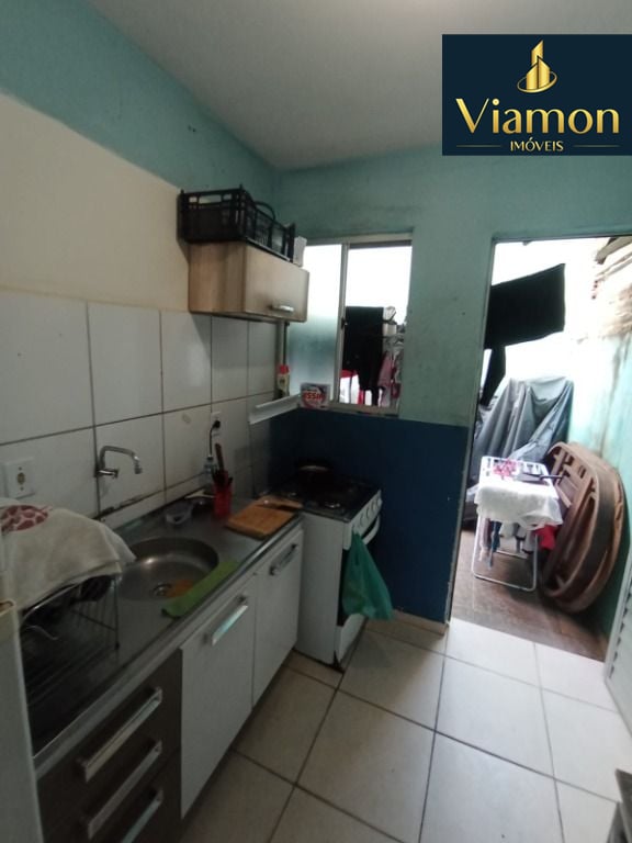 Sobrado à venda, 46 m  por R  200.000,00 - Santa Cândida - Cur...