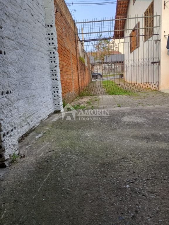 Terreno a venda  Campina do Siqueira; 381,70m²  com construçã...