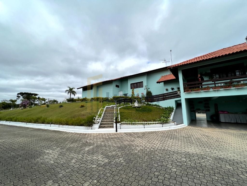 Casa com 4 quartos à venda, 550 m  por  Augusta - Curitiba PR