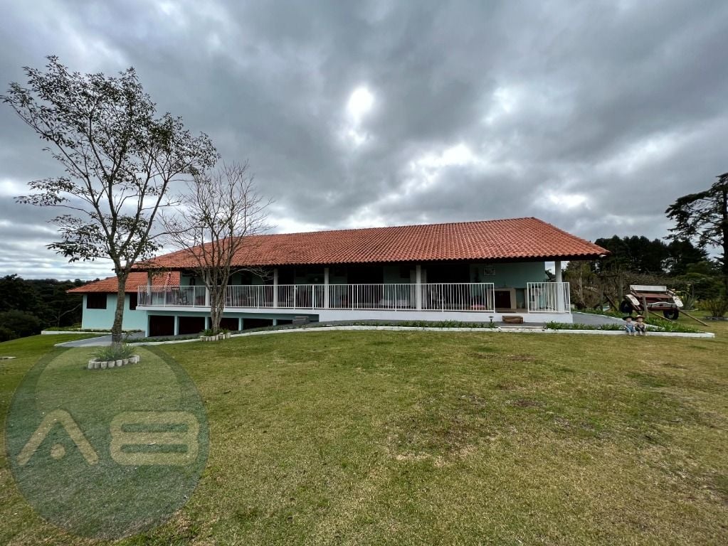 Casa com 4 quartos à venda, 550 m  por  Augusta - Curitiba PR
