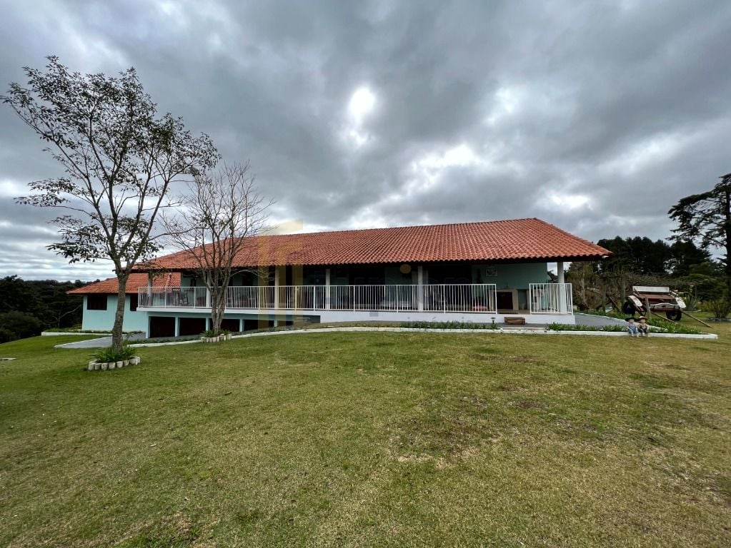 Casa com 4 quartos à venda, 550 m  por  Augusta - Curitiba PR