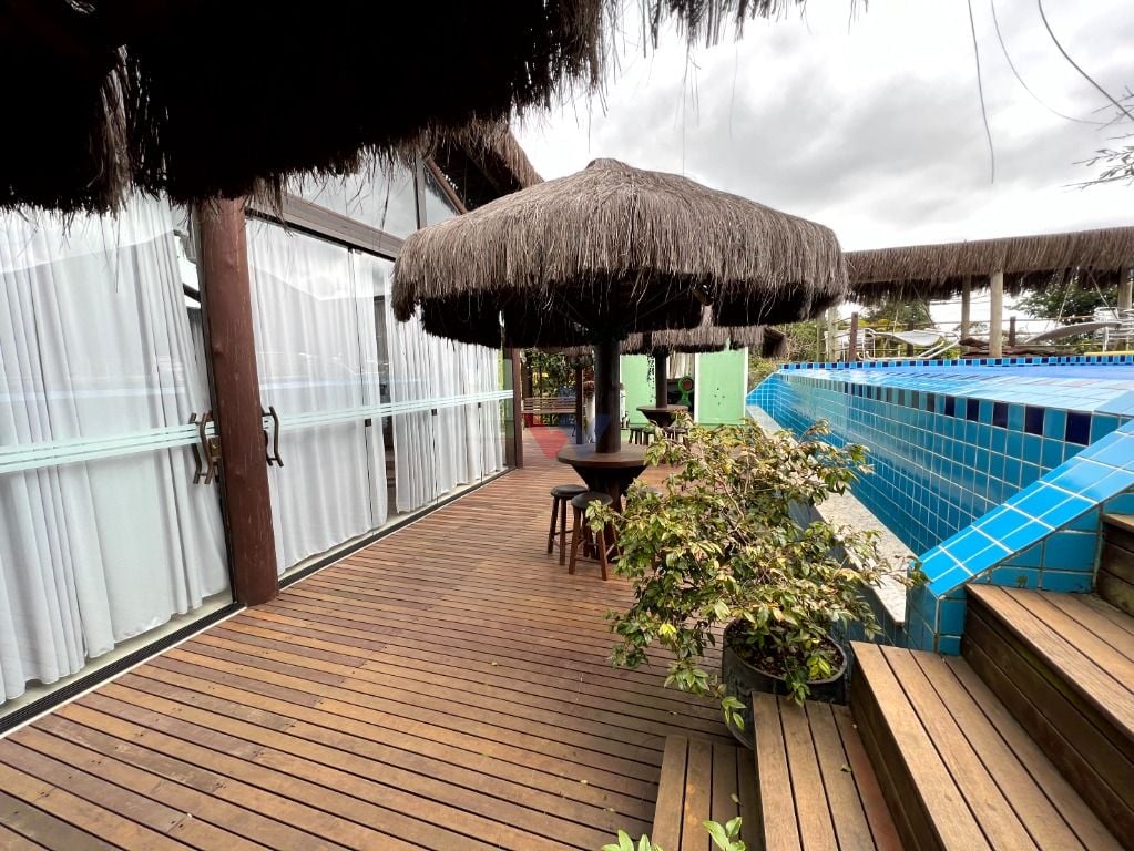 Casa com 4 quartos à venda, 550 m  por  Augusta - Curitiba PR