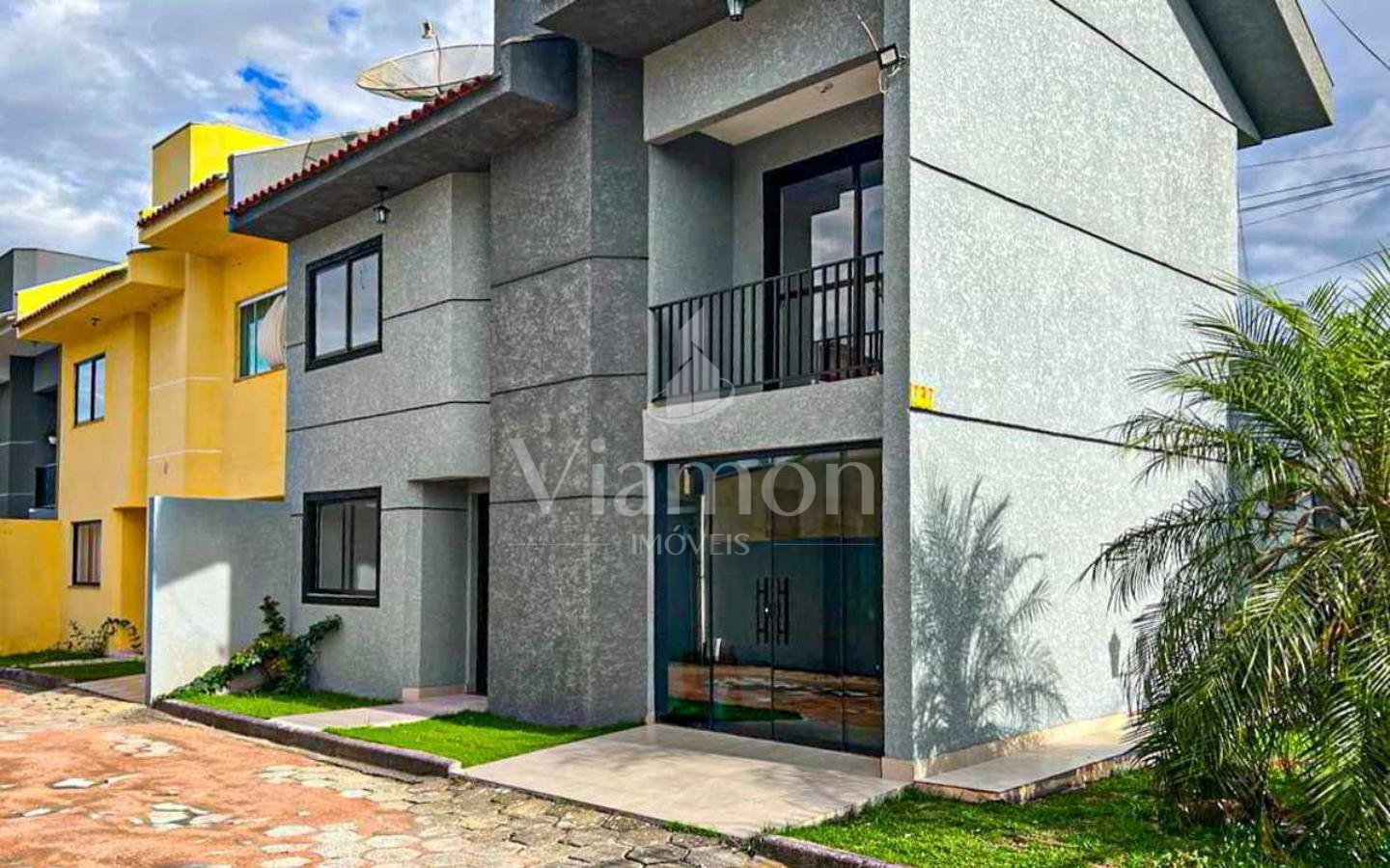 Sobrado de 3 Quartos com Suíte e Área de Lazer Completa 