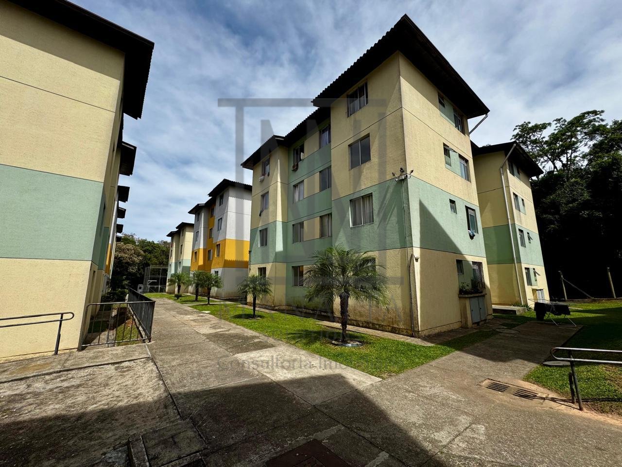 Apartamento Térreo de 2 Quartos no Tatuquara-Pompeia em Curitiba