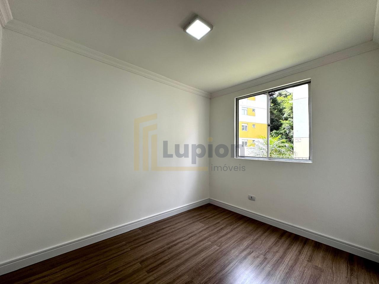 Apartamento Térreo de 2 Quartos no Tatuquara-Pompeia em Curitiba