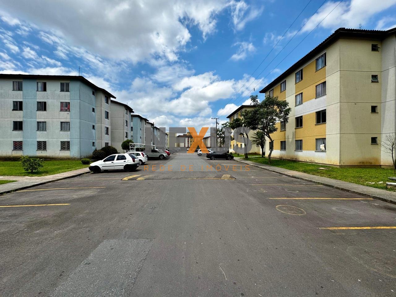 Apartamento de 2 Quartos no Primeiro Andar em São José dos Pin...
