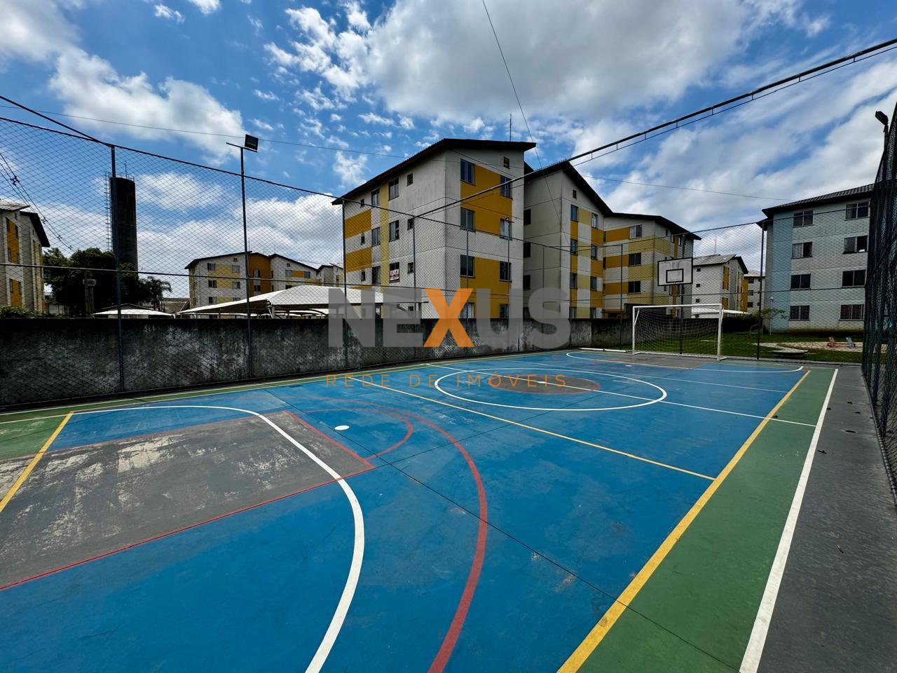 Apartamento de 2 Quartos no Primeiro Andar em São José dos Pin...