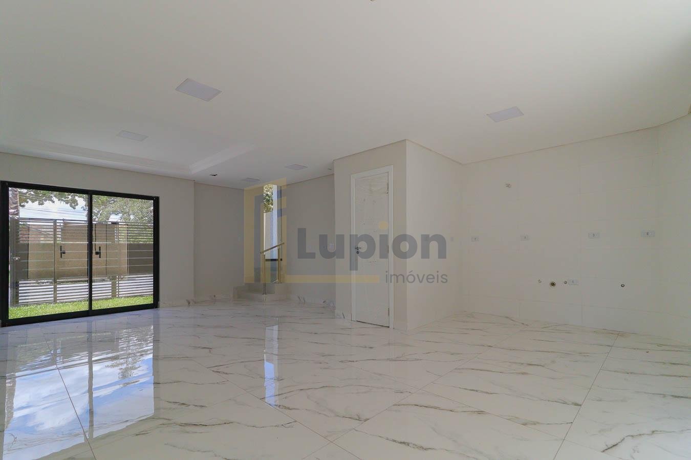 Sobrado à venda 3 Quartos, no pinheirinho, CURITIBA - PR