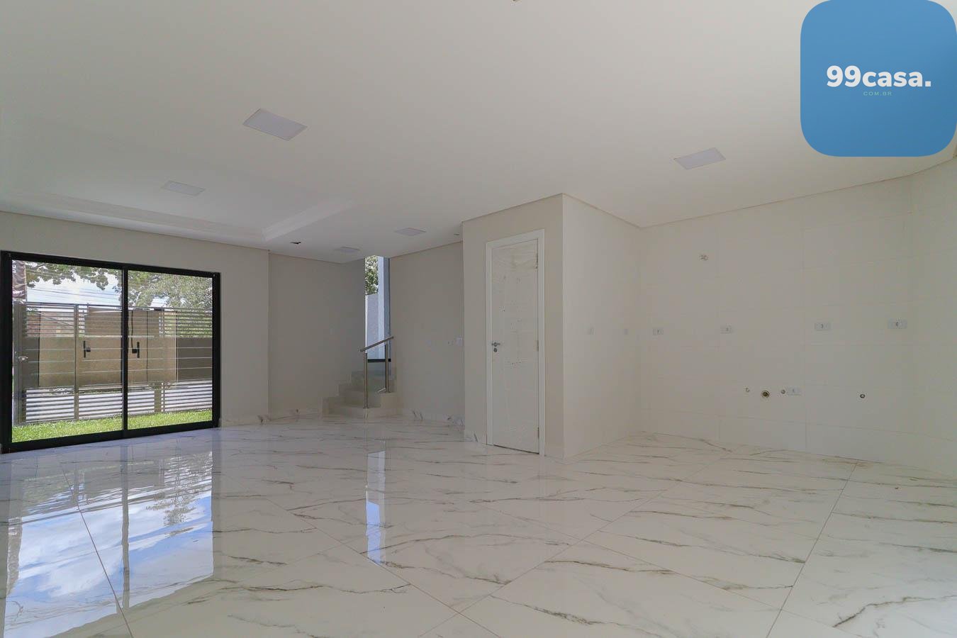Sobrado à venda 3 Quartos, no pinheirinho, CURITIBA - PR
