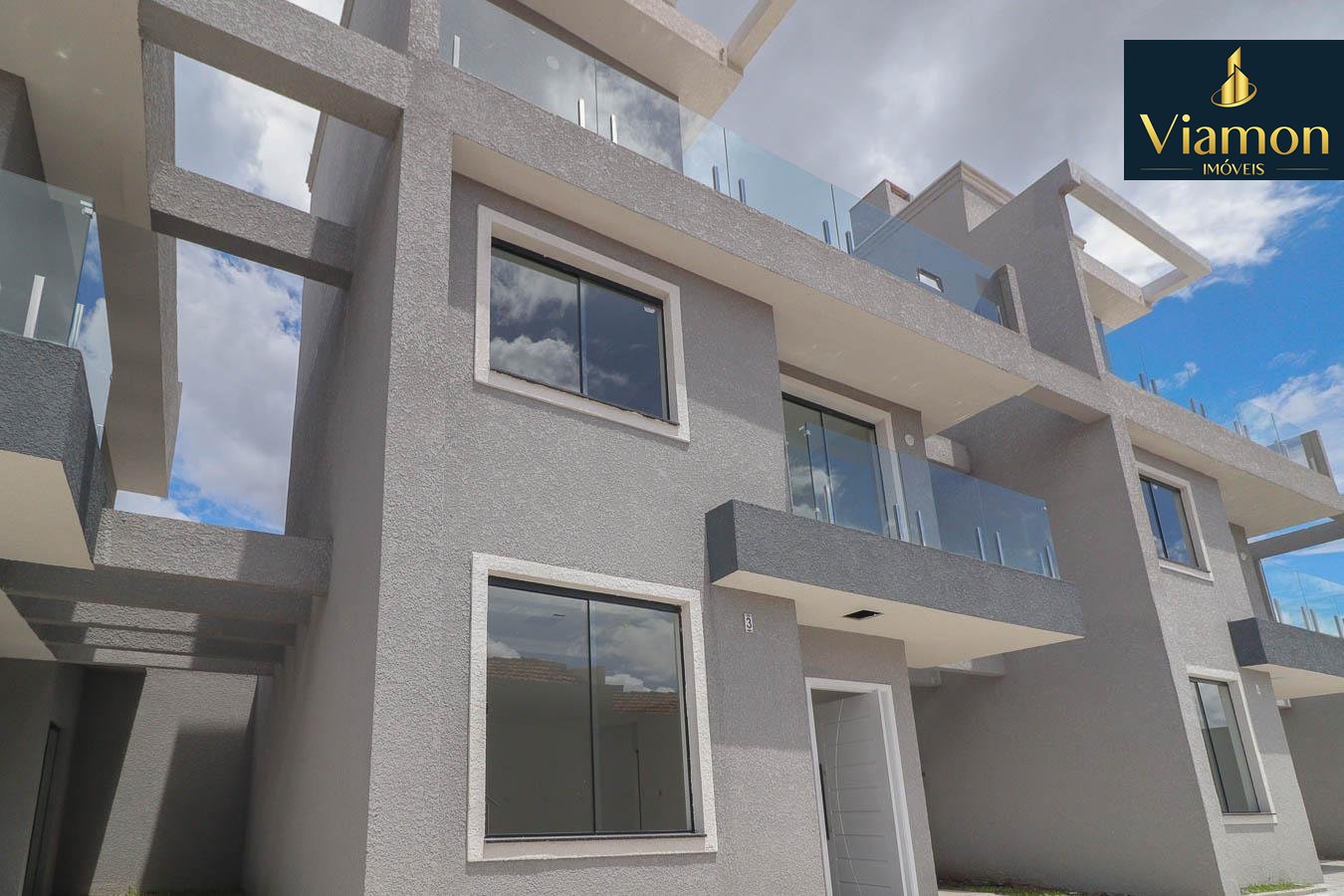 Sobrado à venda 3 Quartos, no pinheirinho, CURITIBA - PR