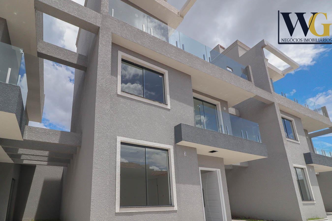 Sobrado à venda 3 Quartos, no pinheirinho, CURITIBA - PR