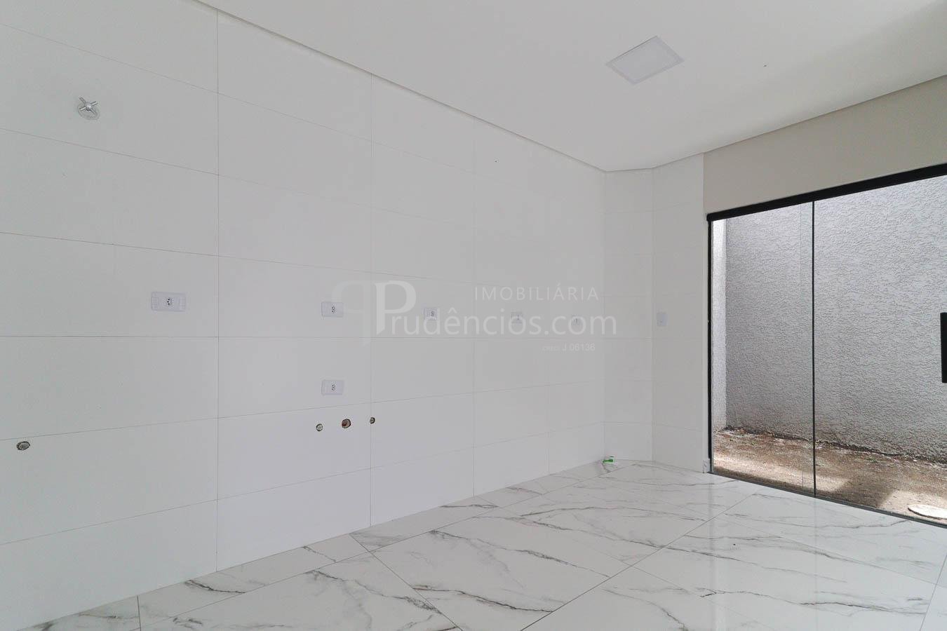 Sobrado à venda 3 Quartos, no pinheirinho, CURITIBA - PR