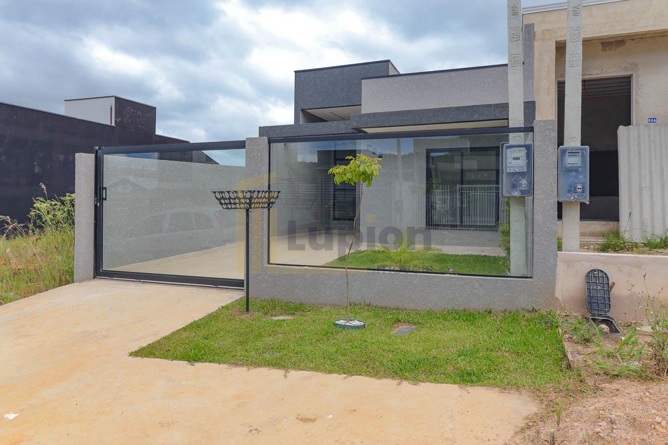Casa Moderna com Piscina e Pé-Direito Alto no Jardim Brasil  ...