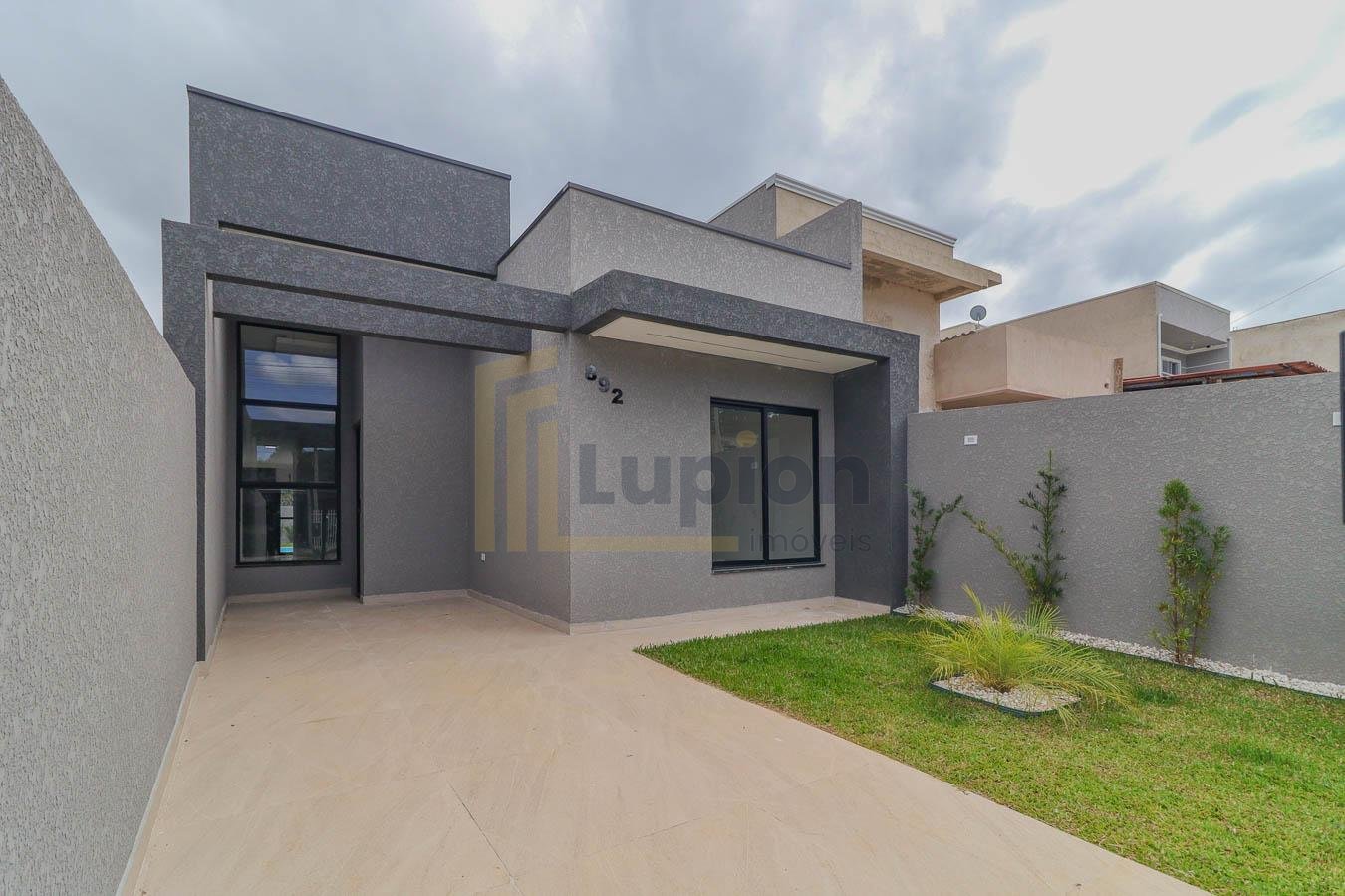 Casa Moderna com Piscina e Pé-Direito Alto no Jardim Brasil  ...