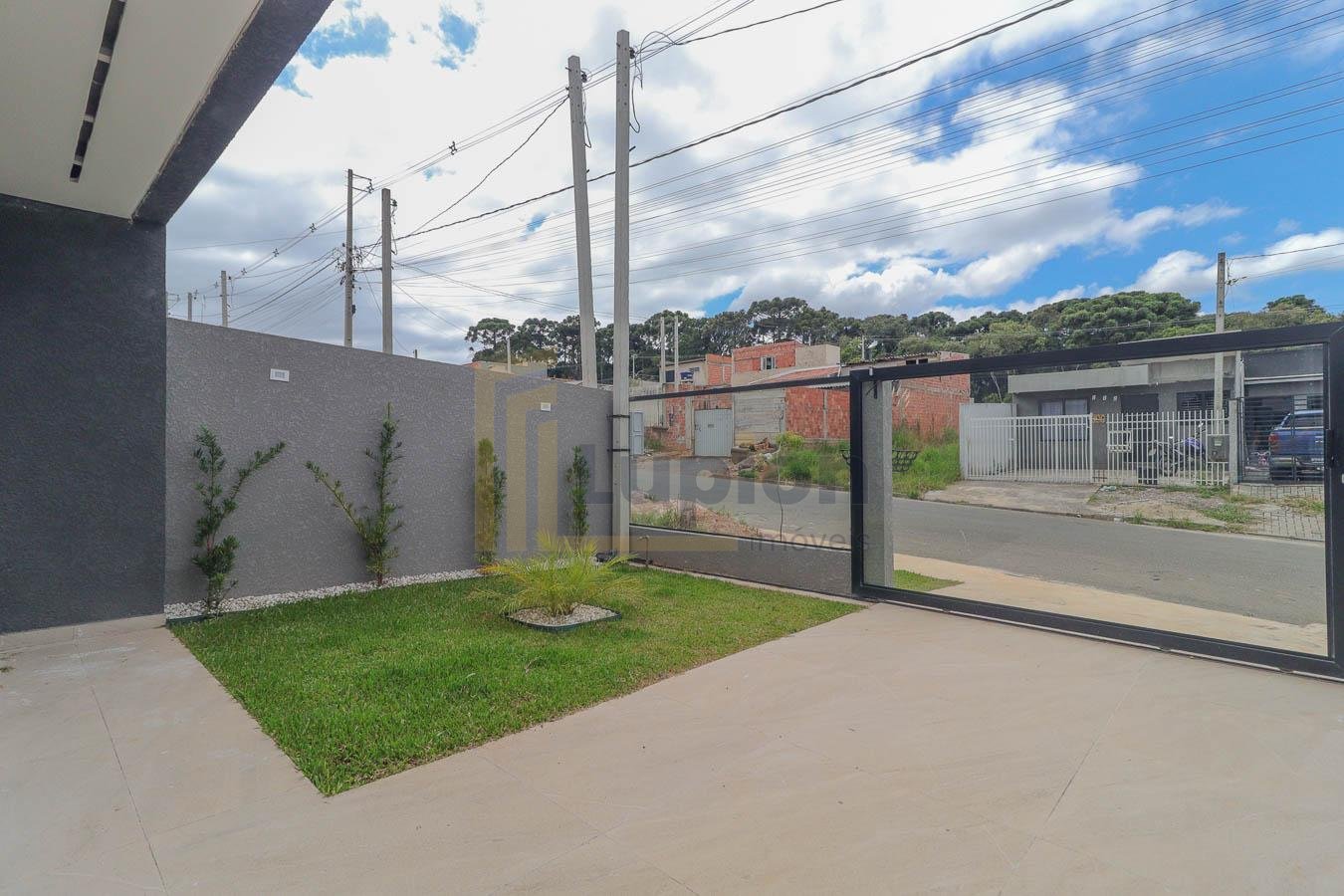 Casa Moderna com Piscina e Pé-Direito Alto no Jardim Brasil  ...
