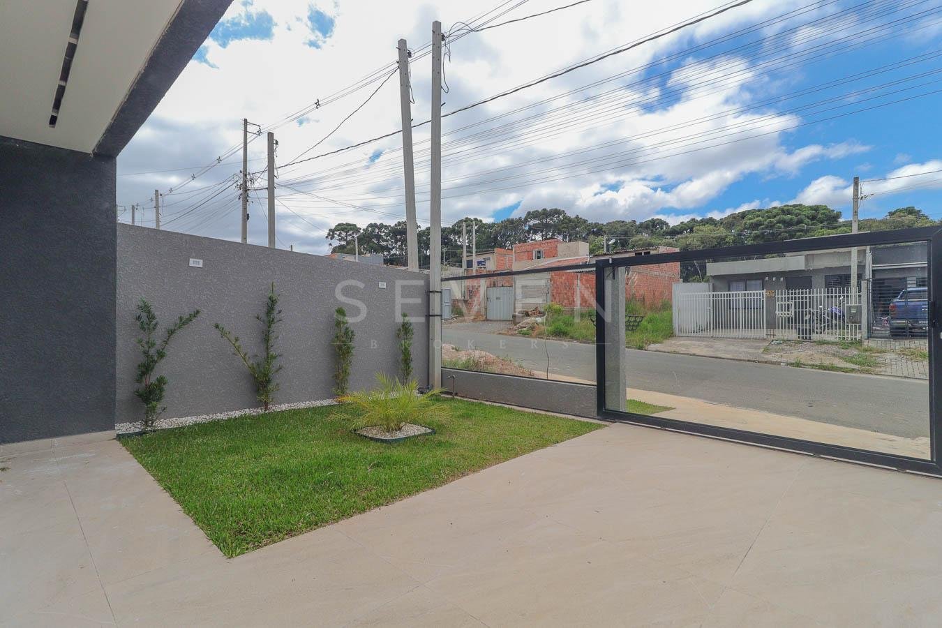Casa Moderna com Piscina e Pé-Direito Alto no Jardim Brasil  ...