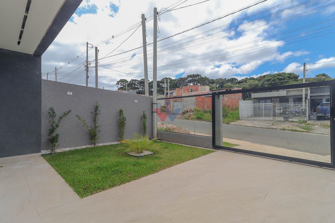 Casa Moderna com Piscina e Pé-Direito Alto no Jardim Brasil  ...