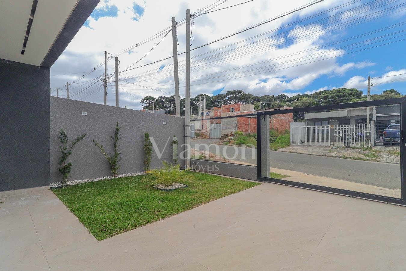 Casa Moderna com Piscina e Pé-Direito Alto no Jardim Brasil  ...