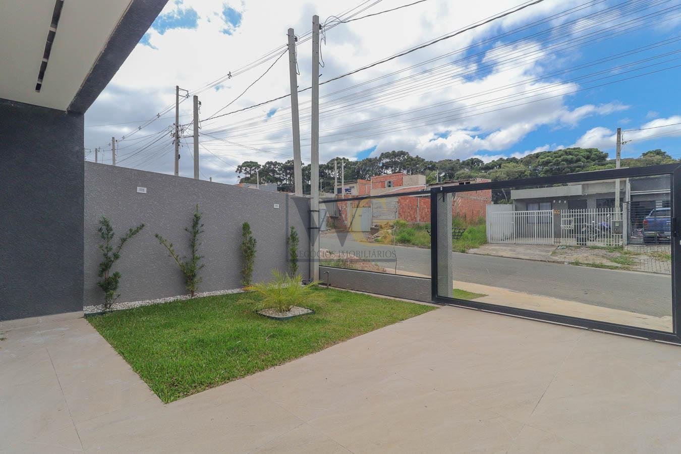 Casa Moderna com Piscina e Pé-Direito Alto no Jardim Brasil  ...