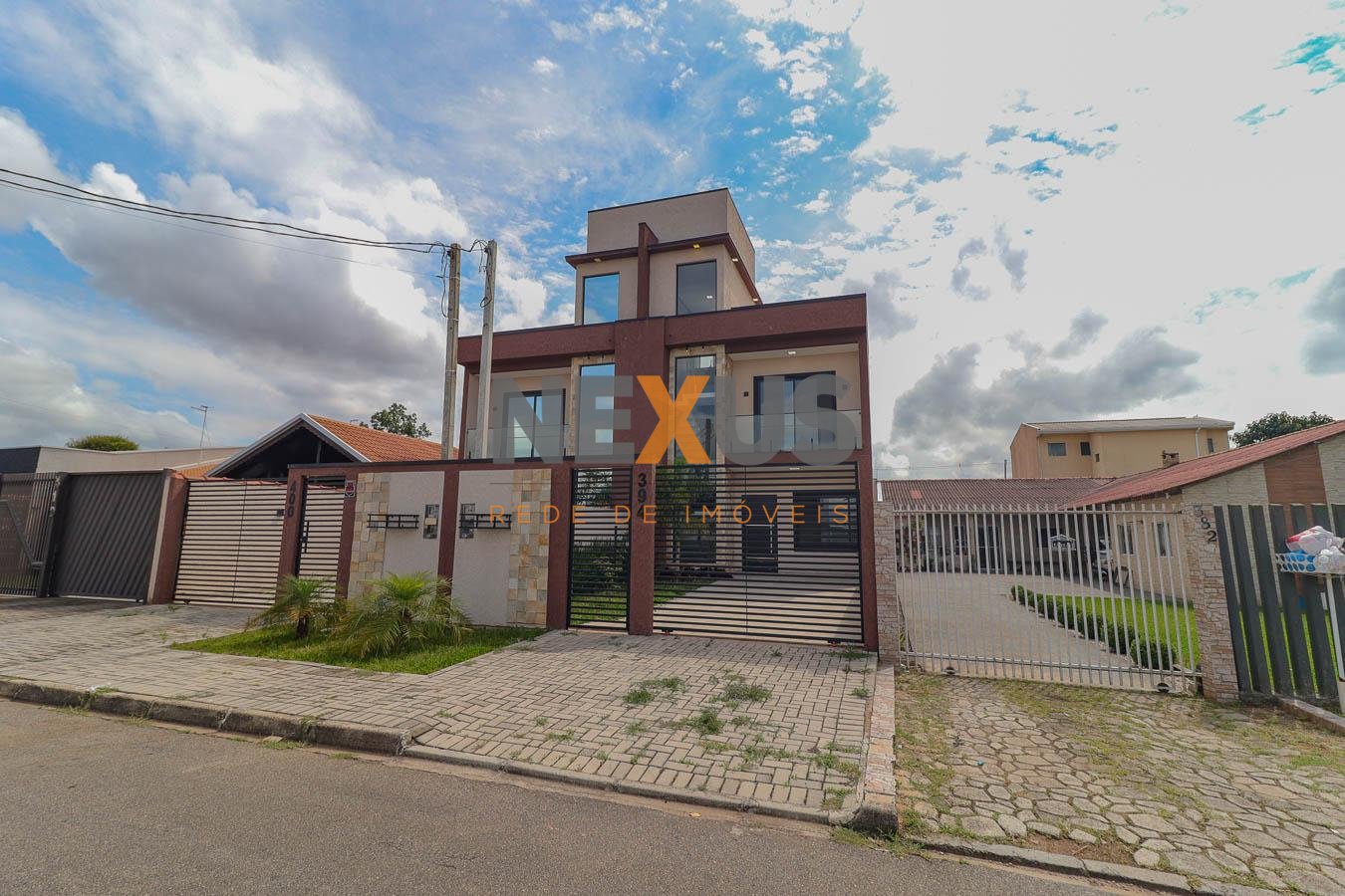 Sobrado à venda 3 quartos, eucaliptos, FAZENDA RIO GRANDE - PR