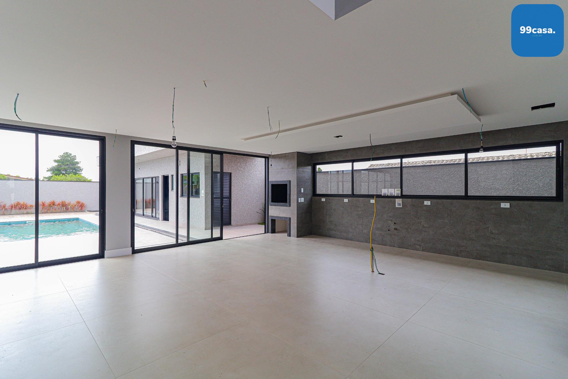 Sobrado de Alto Padrão com 4 Suítes e Piscina - Sustentável e ...