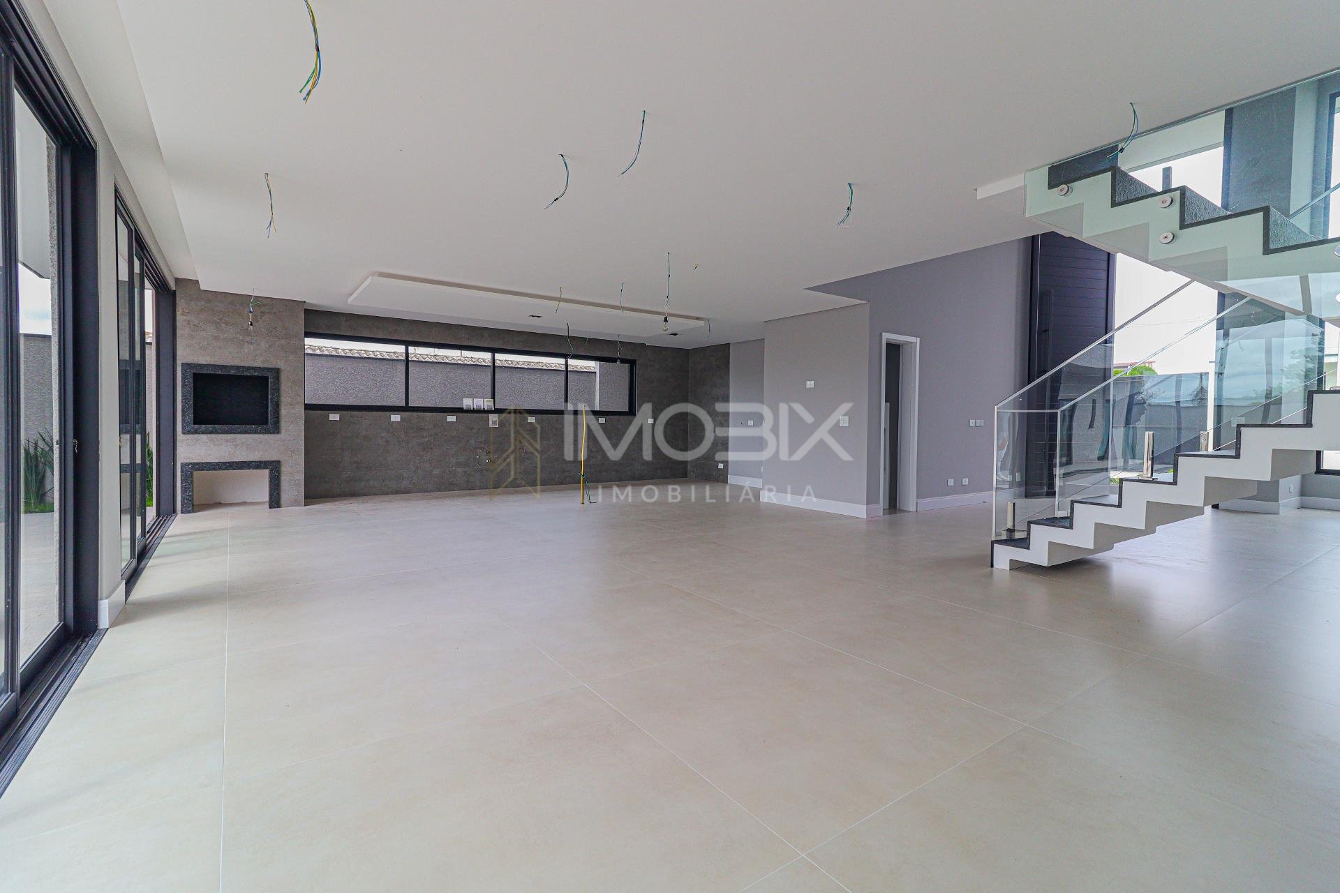 Sobrado de Alto Padrão com 4 Suítes e Piscina - Sustentável e ...