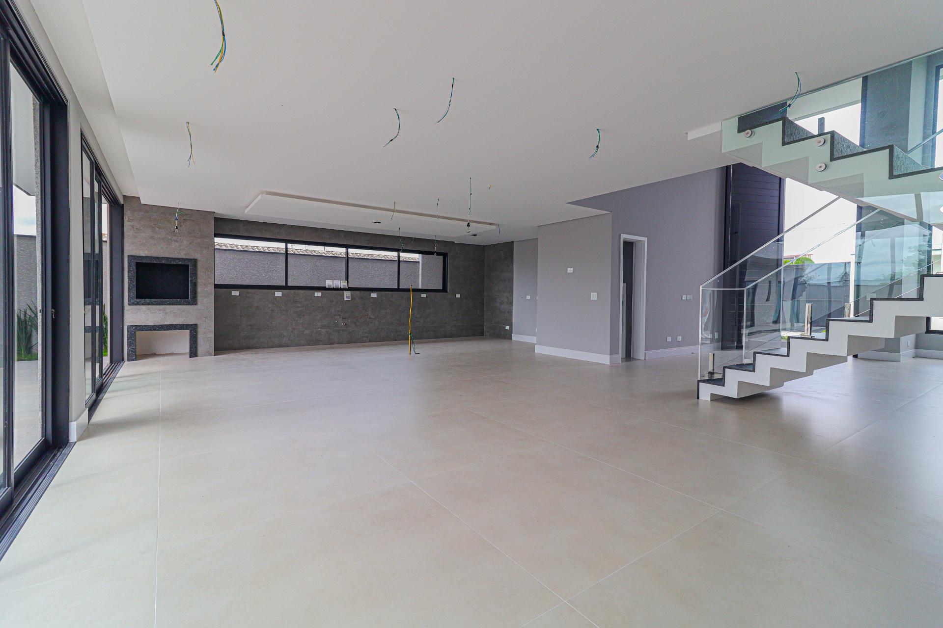 Sobrado de Alto Padrão com 4 Suítes e Piscina - Sustentável e ...