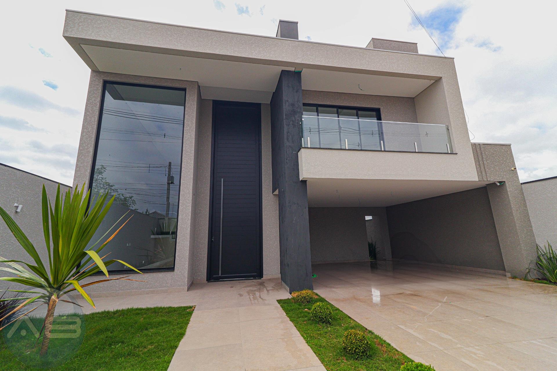 Sobrado de Alto Padrão com 4 Suítes e Piscina - Sustentável e ...