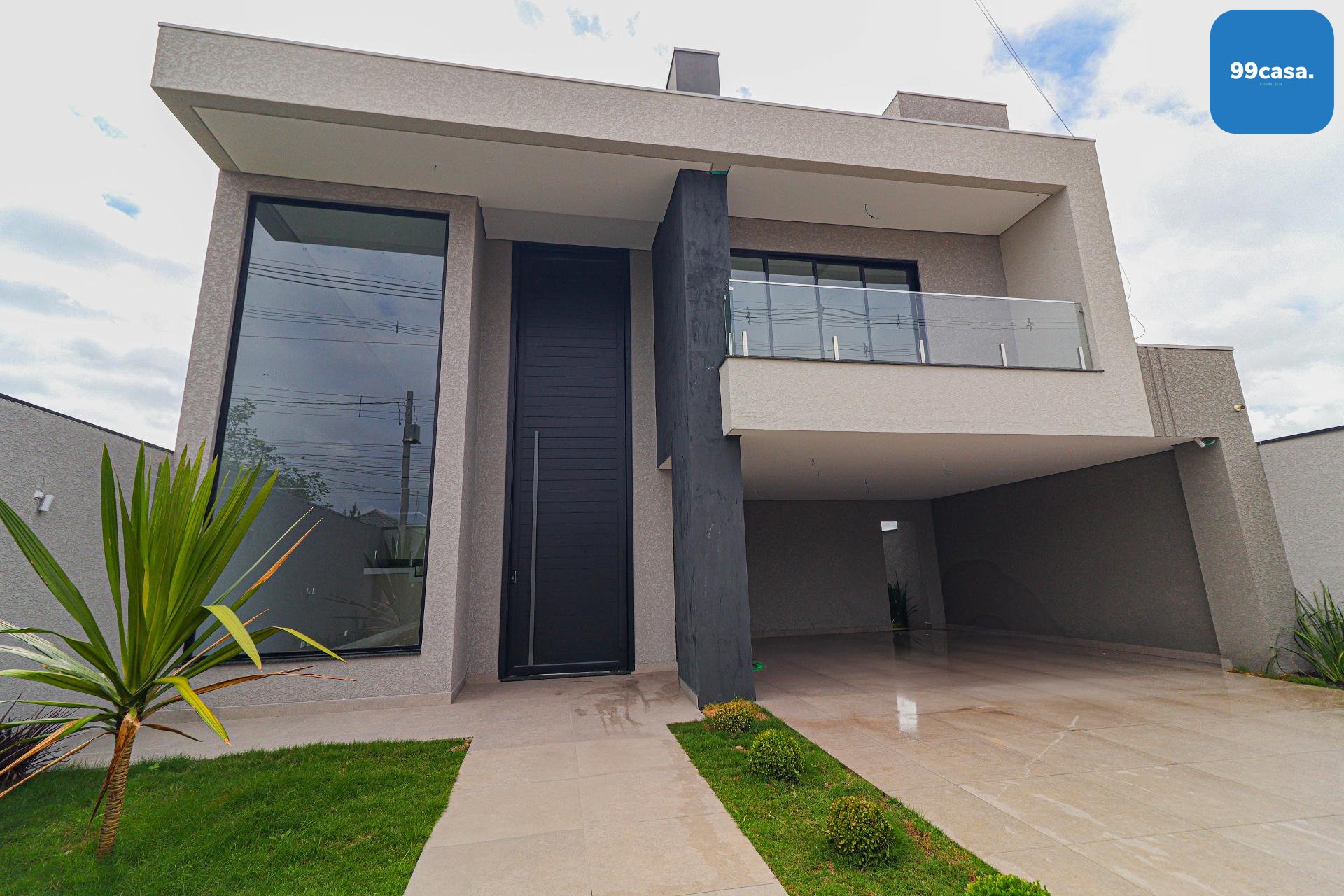 Sobrado de Alto Padrão com 4 Suítes e Piscina - Sustentável e ...