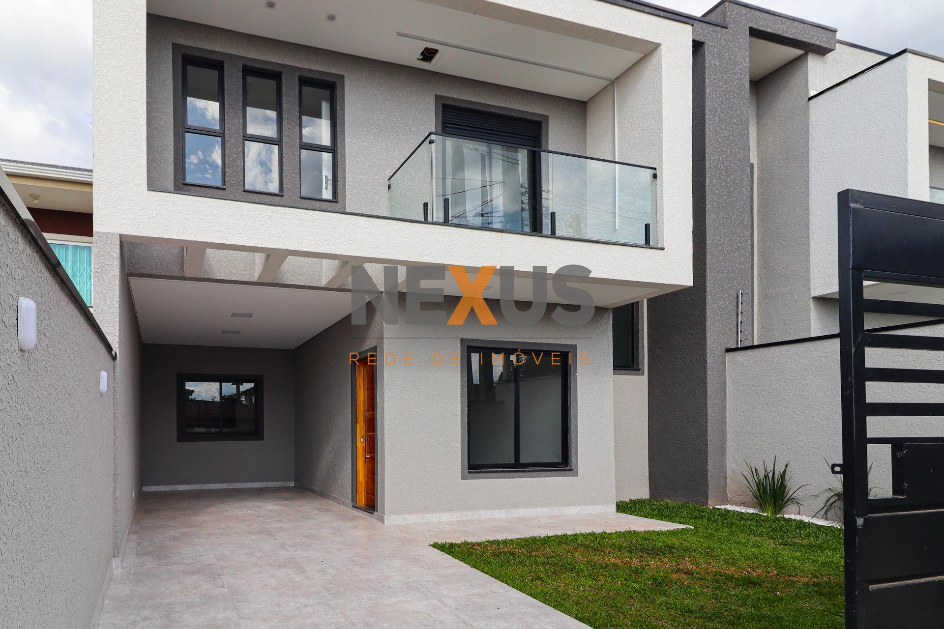Sobrado Moderno no Bairro Gralha Azul  Fazenda Rio Grande