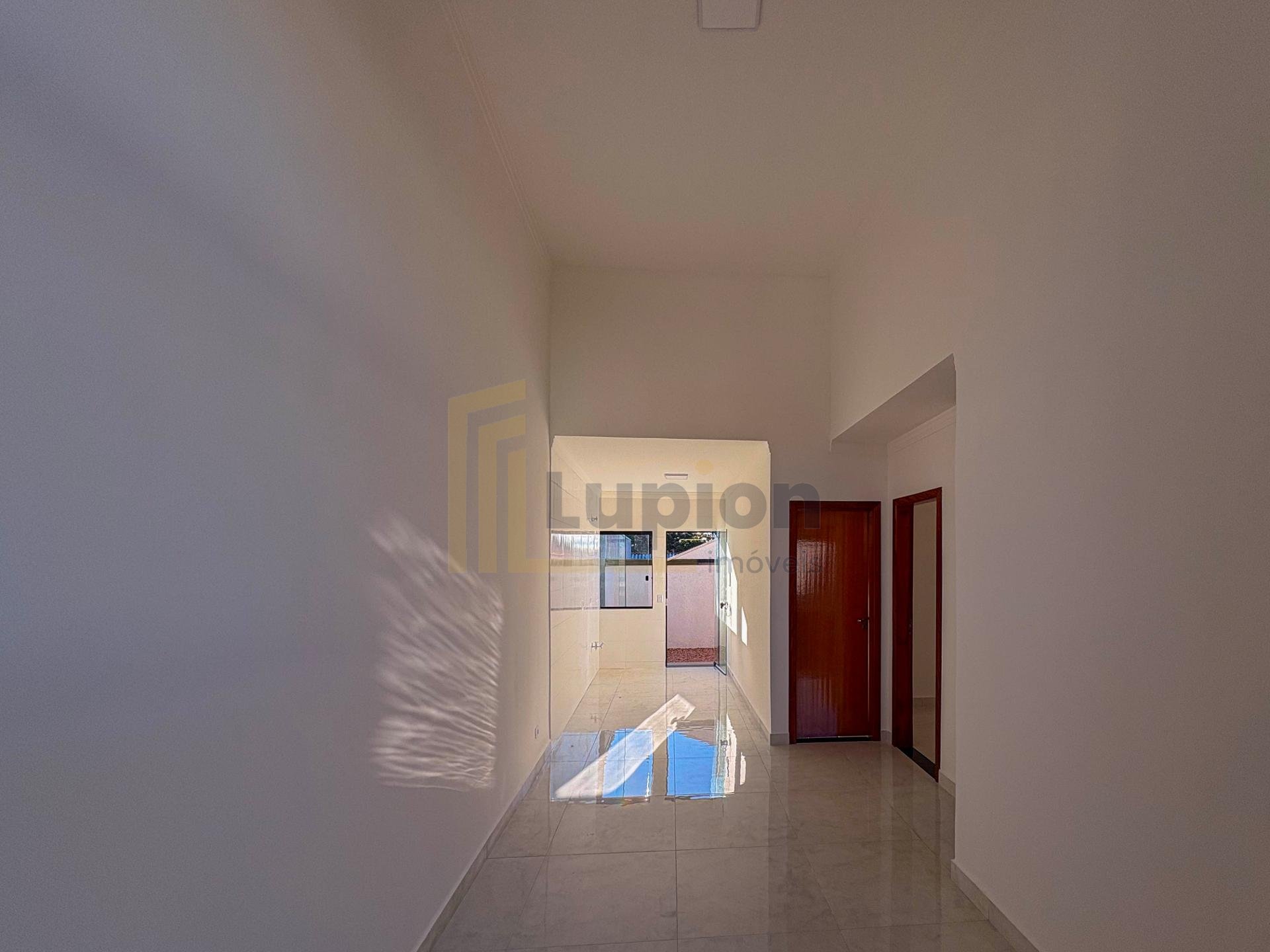 Casa à venda  localizada no bairro Gralha Azul, em Fazenda Rio...