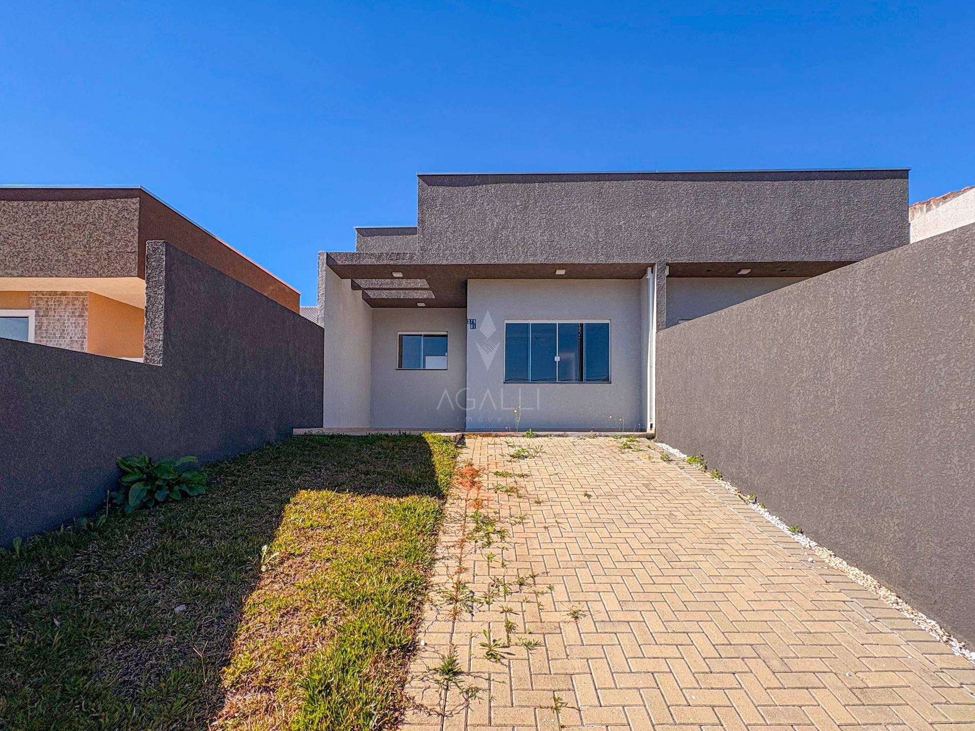 Casa à Venda 3 Quartos com Suíte no Bairro Gralha Azul  Fazen...