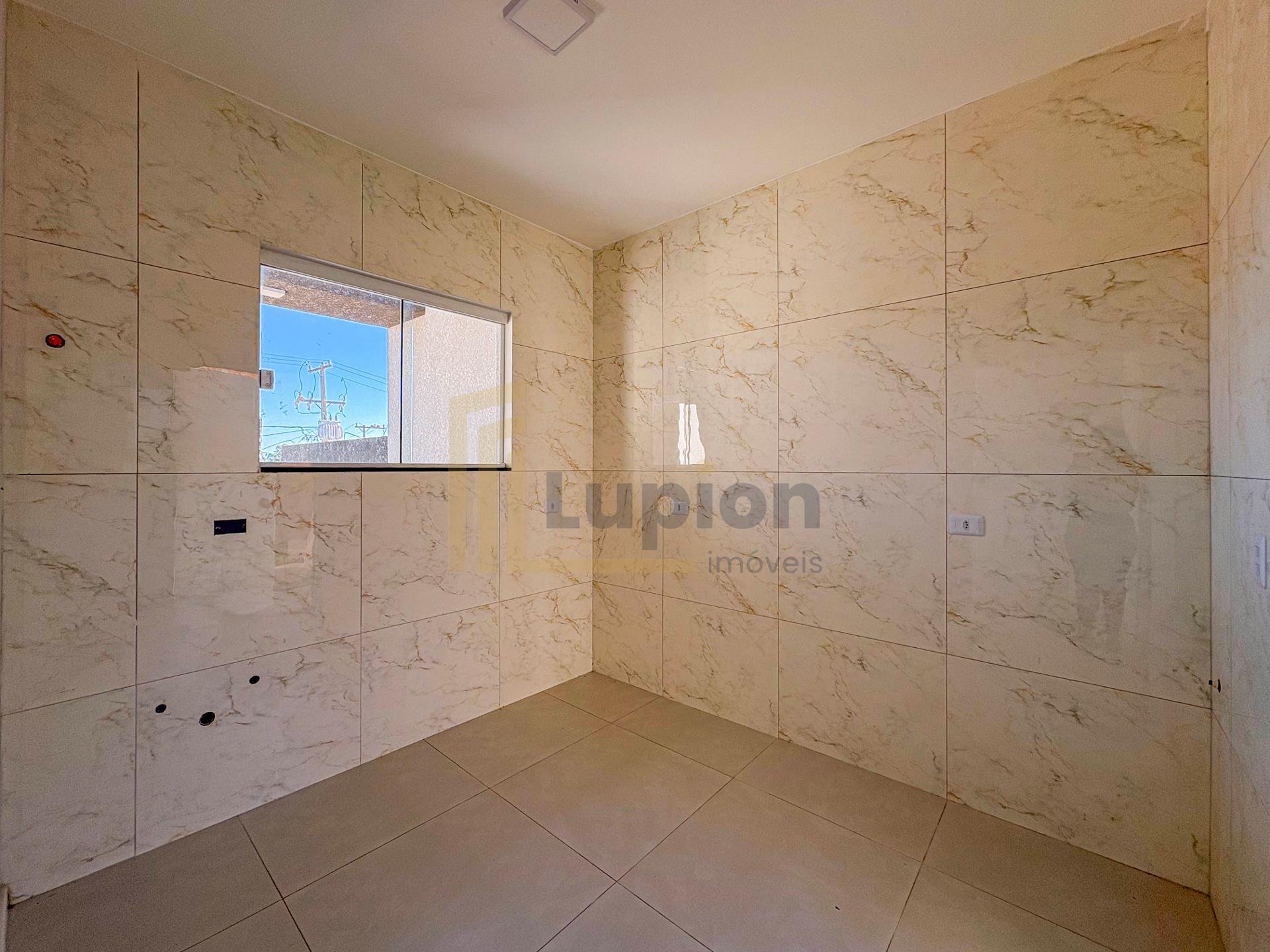 Casa à Venda 3 Quartos com Suíte no Bairro Gralha Azul  Fazen...