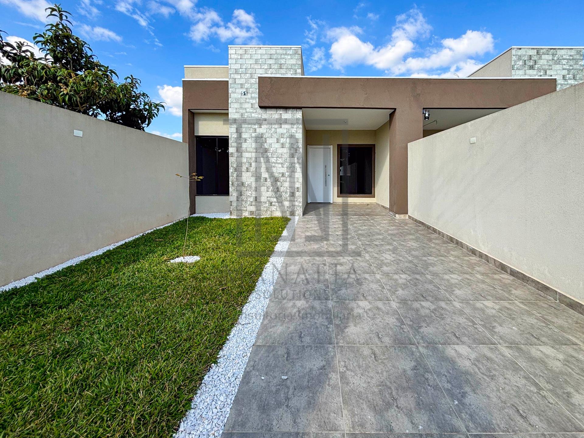 Casa à Venda com Edícula e Churrasqueira em Fazenda Rio Grande