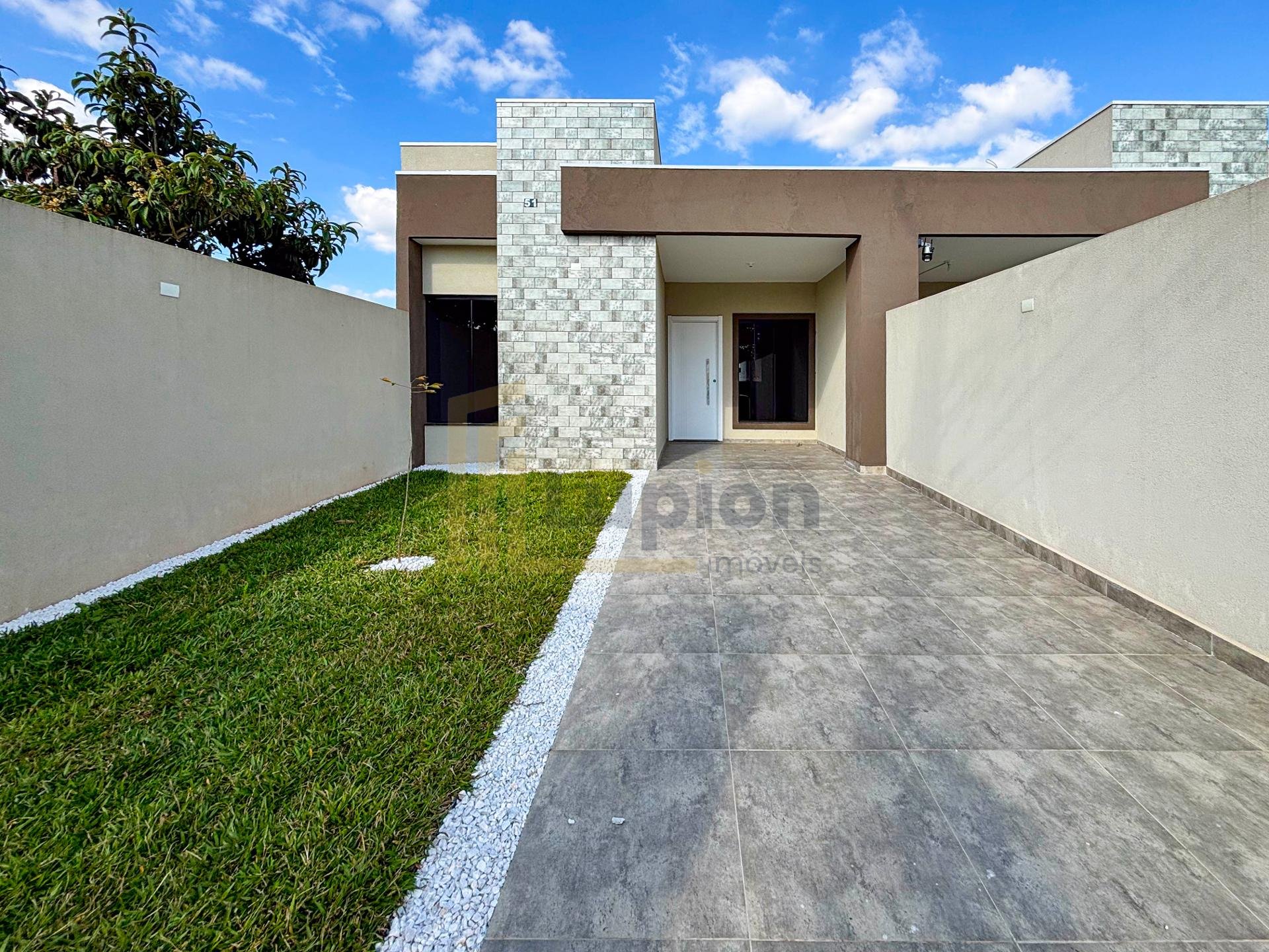 Casa à Venda com Edícula e Churrasqueira em Fazenda Rio Grande