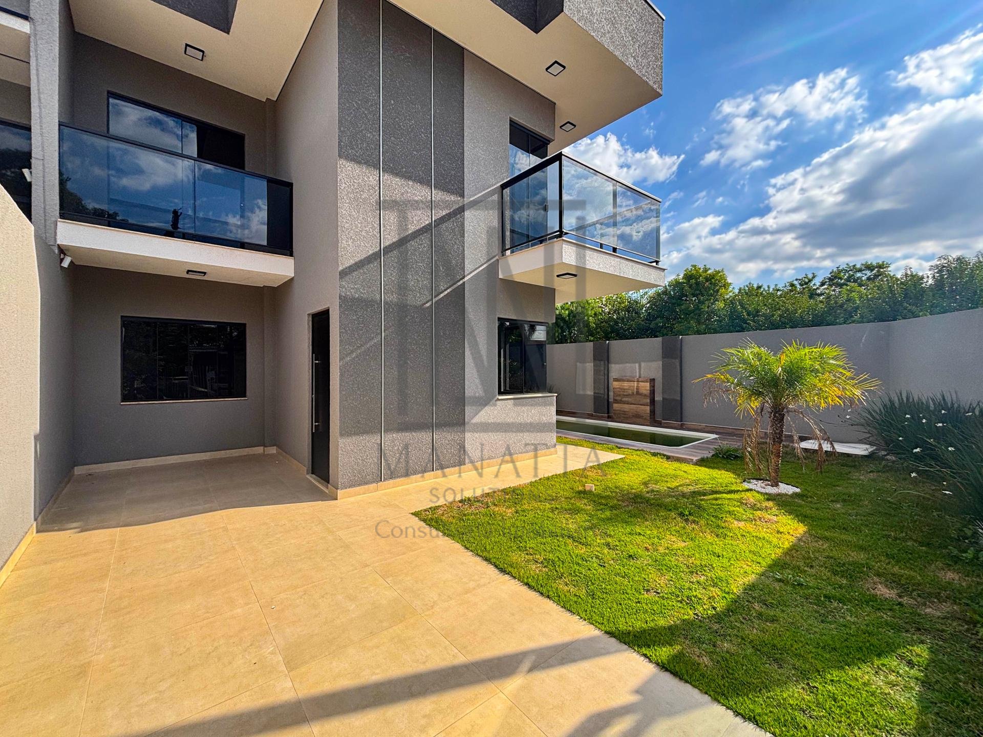 Casa Alto Padrão com Piscina e Fachada Imponente   Nações, Fa...