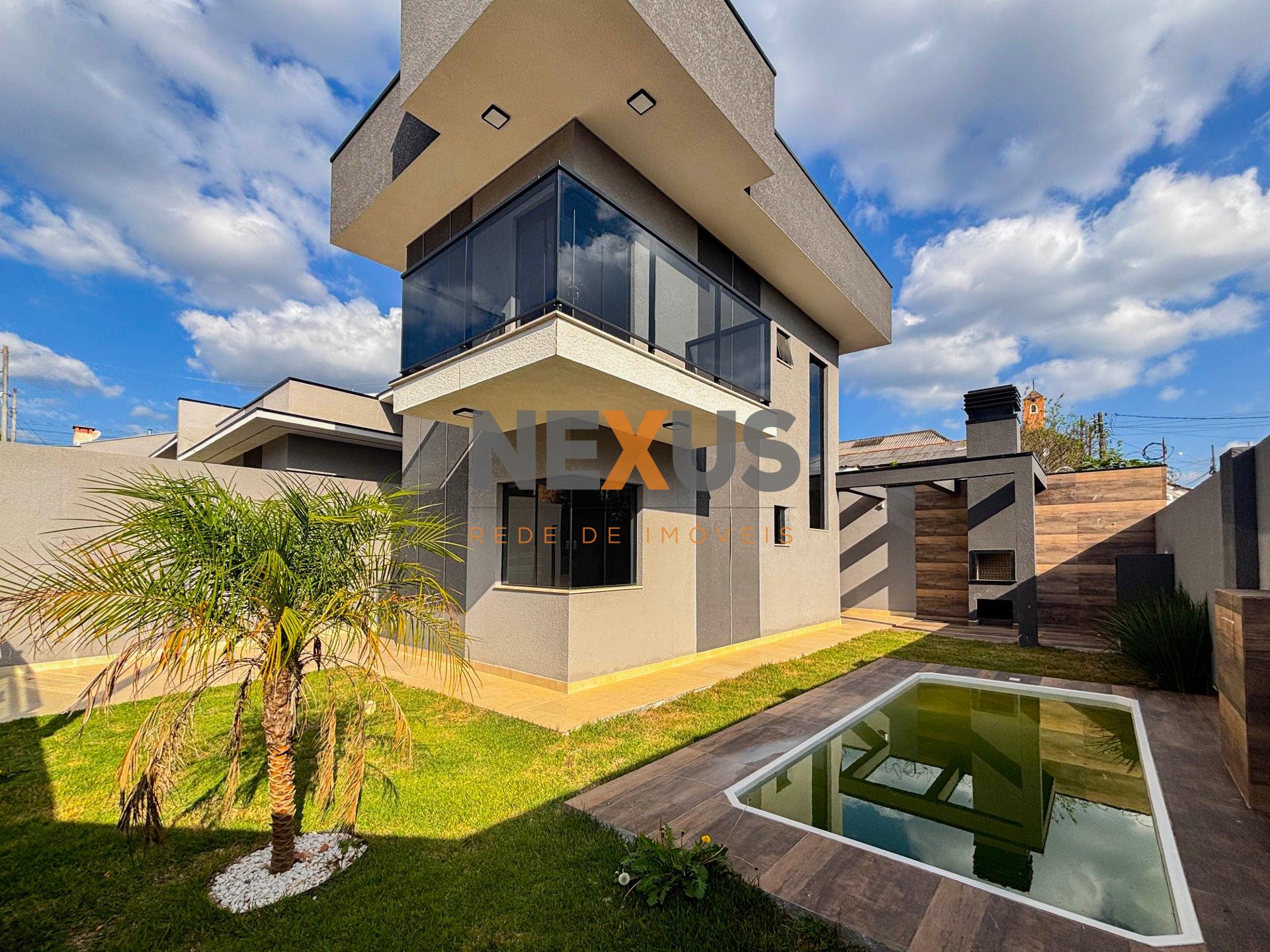 Casa Alto Padrão com Piscina e Fachada Imponente   Nações, Fa...