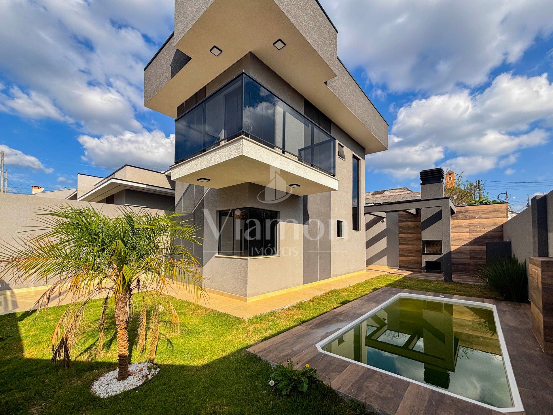 Casa Alto Padrão com Piscina e Fachada Imponente   Nações, Fa...